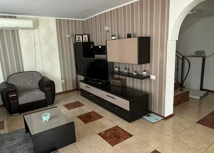 Alex Nyaraló Năvodari