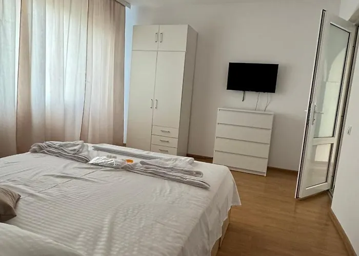 Alex Nyaraló Năvodari